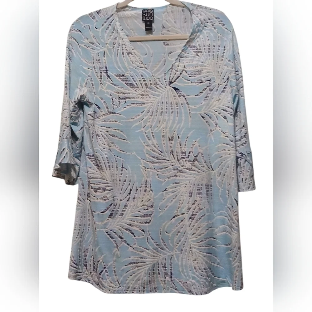 Clara Sun Woo - NWT Turquoise Tunic W/ White & Navy Blue Floral Design, V-Neck - Picture 4 of 12